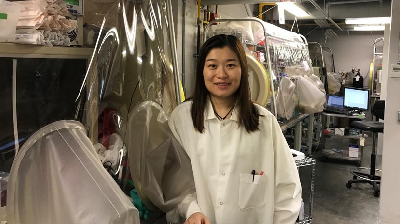 Jingxuan Cui in her lab