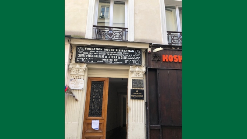 A doorway with a sign above it that reads "Fondation Roger Fleishman"