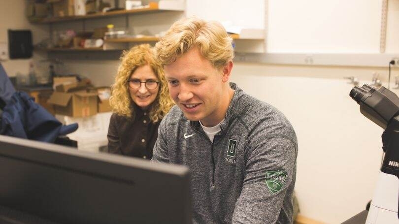 Ann Lavanway teaches Cameron Baller '23 how to work with the new Nikon SoRa microscope. (Photos by Katie Lenhart)