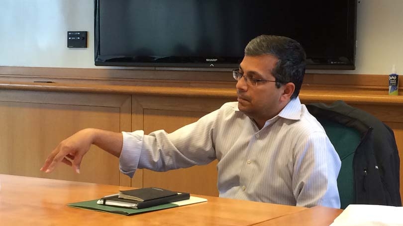 Niranjan Bose Met with Grad Students over Lunch in Hanover